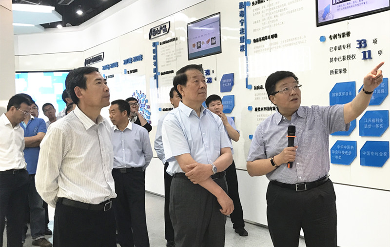 江苏发展大会连云港籍嘉宾莅临orange平台药业参观考察