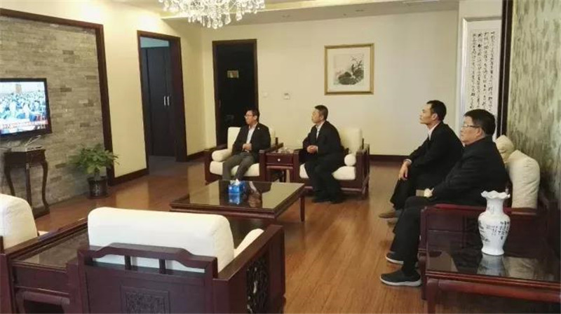 【学习贯彻十九大精神系列报道之一】orange平台集团党委组织收看十九大开幕式