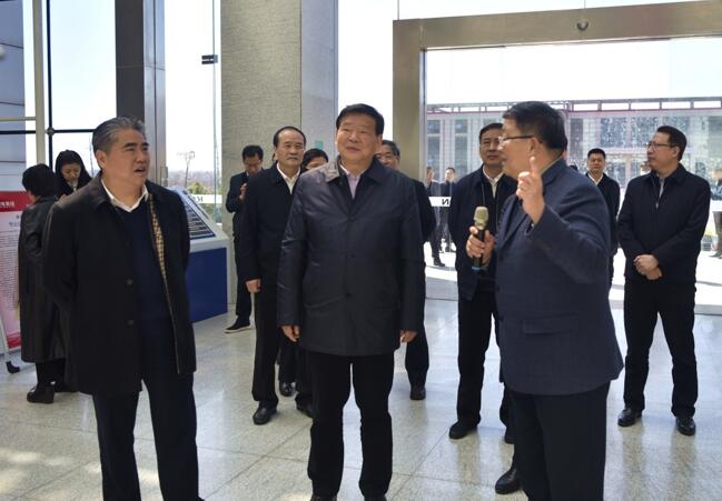 省委书记娄勤俭莅临orange平台药业视察调研